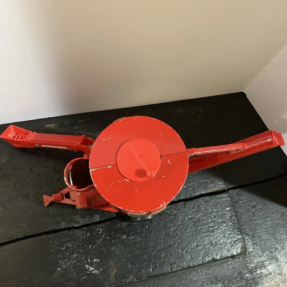 Vtg ERTL International IH Feed Grinder Mixer Mill 1/16 Farm Toy Metal